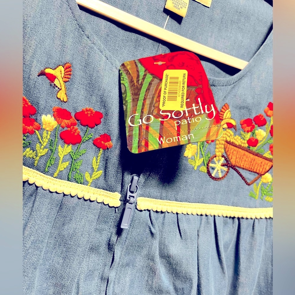 Go Softly Patio Dress Women's M MuuMuu bird Embroidered Chambray Blue Denim NEW - Picture 12 of 13